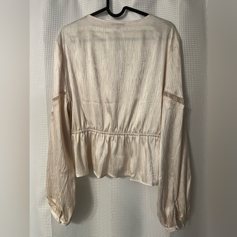Dynamite Blouse - Picture 2 of 2